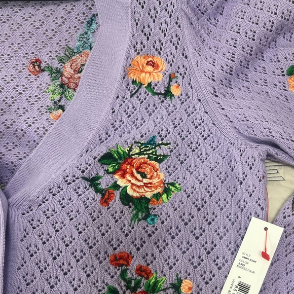 alice + olivia
Morita Floral Puff Sleeve Cardigan - Picture 9 of 16